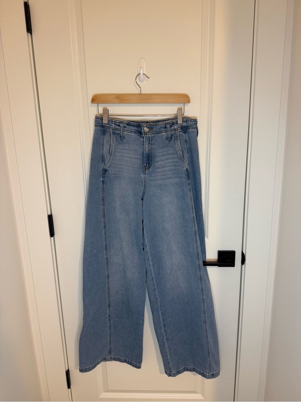 Wide-Leg High-Rise Jeans in Light Blue Denim